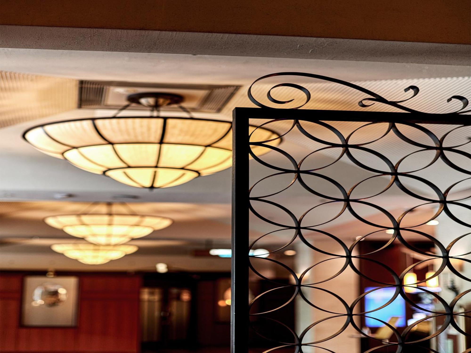 Nagoya Kanko Hotel Nagoia Exterior foto Wrought iron room divider