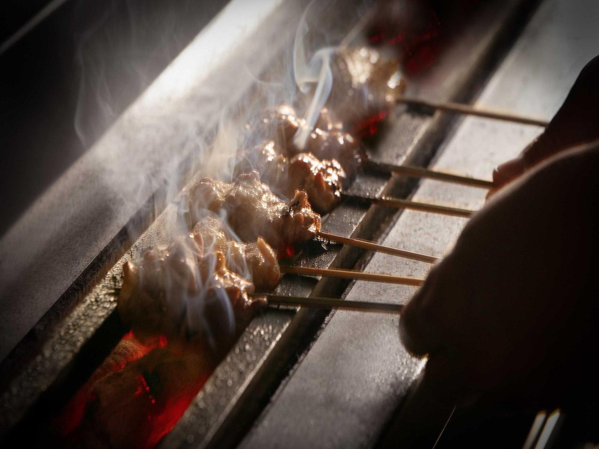 Nagoya Kanko Hotel Nagoia Exterior foto Yakitori being grilled